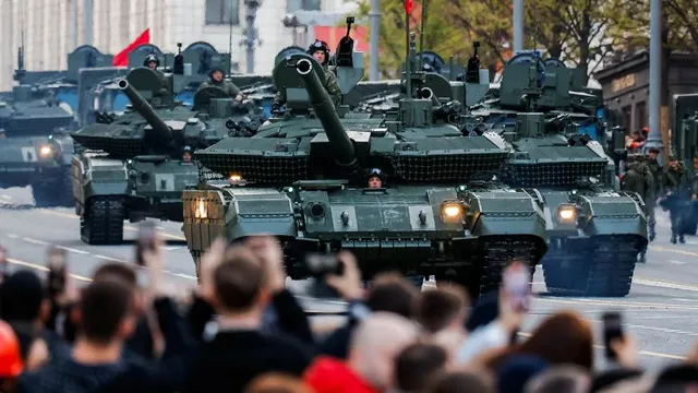 Ukrainian drones disrupt Moscow ahead of Victory Day celebrations