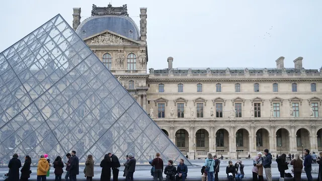 Louvre Museum hikes prices for non-European visitors by 45%