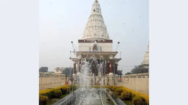 Falling electric pole triggers deadly stampede at Bihar temple