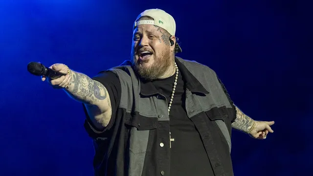 Jelly Roll Shows Compassion at Concert, Aids Fan in Need