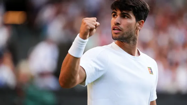 Carlos Alcaraz survives Jan-Lennard Struff scare at Wimbledon