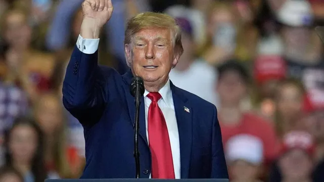 Trump Praises Man Who Knocked Down Protester at South Carolina Rally