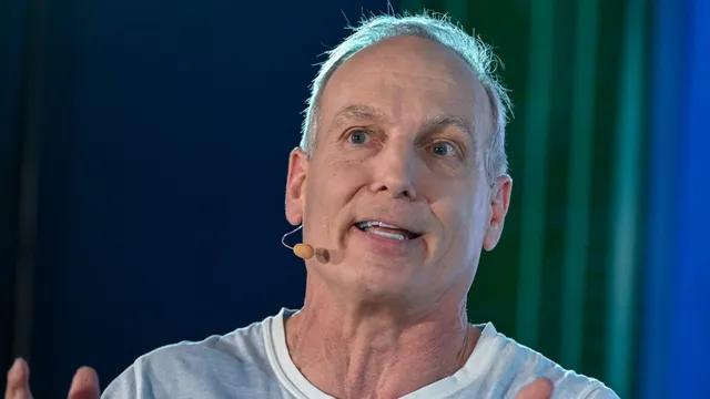 Glenn Fogel envisions AI travel assistant to prevent travel mishaps