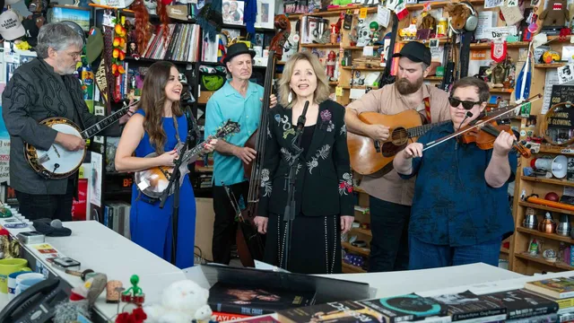 Renée Fleming and Béla Fleck collaborate on heartfelt Appalachian songs