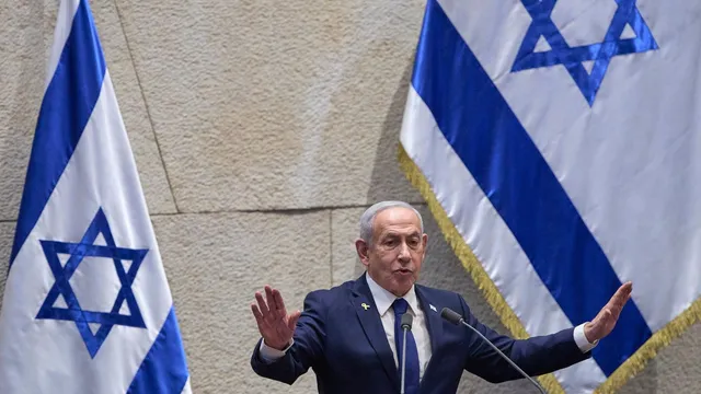 Netanyahu seeks pardon from president amid corruption trial
