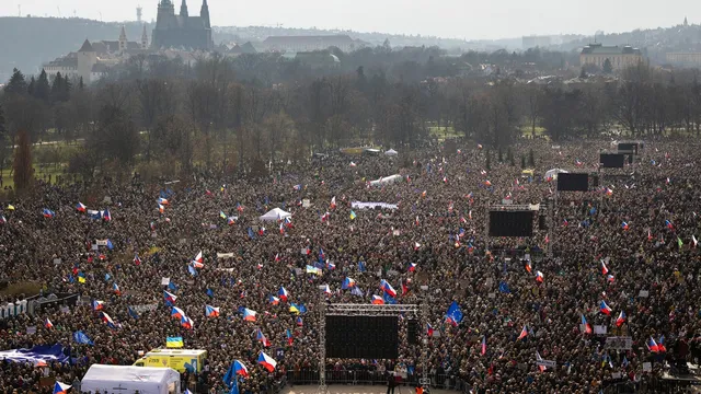 Tens of thousands protest against Andrej Babiš's government in Prague