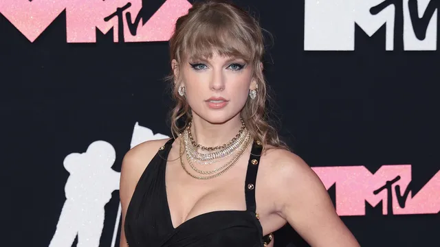 Taylor Swift makes history at the American Music Awards with record wins