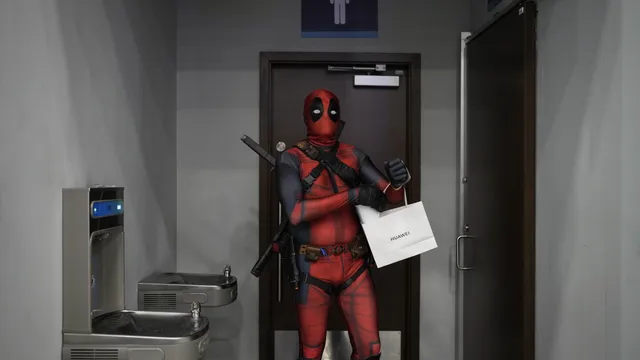 Chilean Photographer Captures Spontaneous Deadpool Moment at Comic-Con