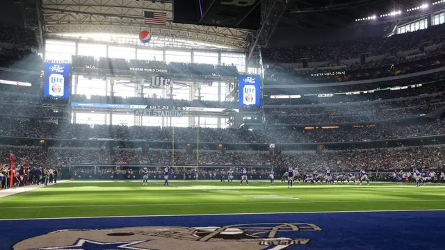 George Pickens highlights sun problem at AT&T Stadium