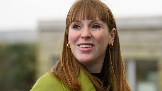 Labour pledges to build new towns for affordable housing in England