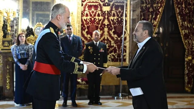 Venezuela's new ambassador presents credentials to Spain's king