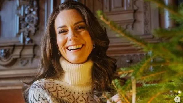 Kate Middleton spreads holiday cheer with Christmas tree gift