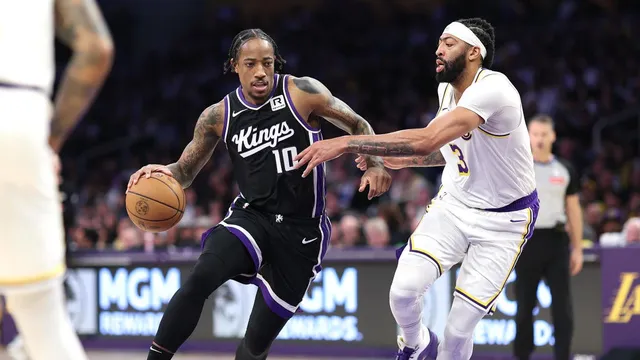 Anthony Davis dominates as Lakers defeat Kings in Doug Christie's debut