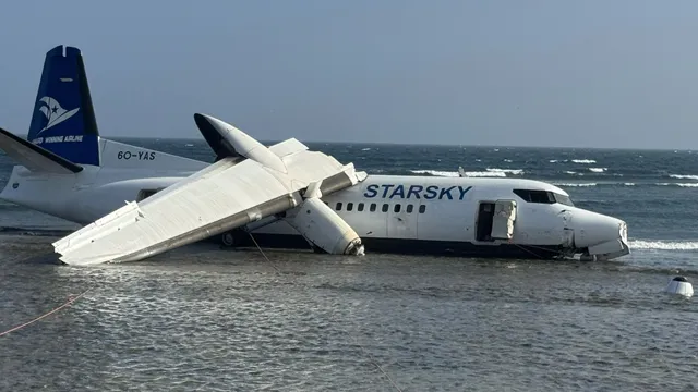 All passengers survive emergency landing of plane in Indian Ocean