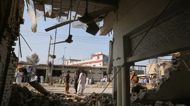 Militant attack on police headquarters in Kohat, Pakistan, kills at least 31 people