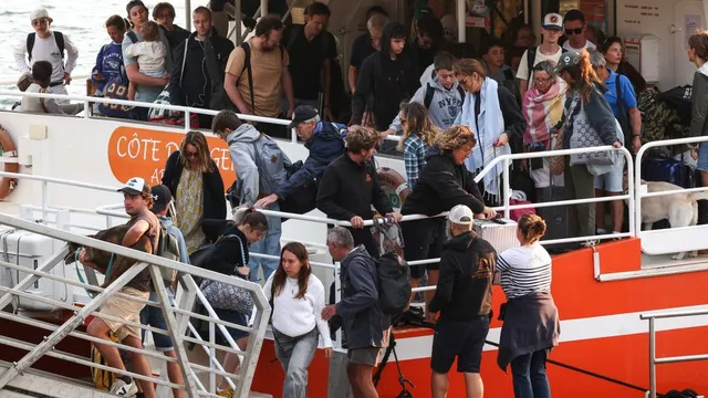Over 20,000 evacuated as wildfires rage in southwestern France