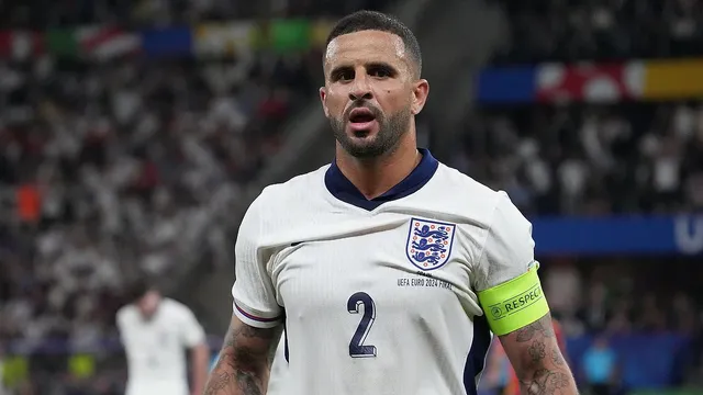 Kyle Walker fights for England spot after Man City omission