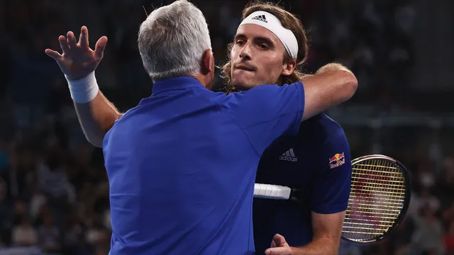 Tsitsipas Splits with Dad as Coach After Loss
