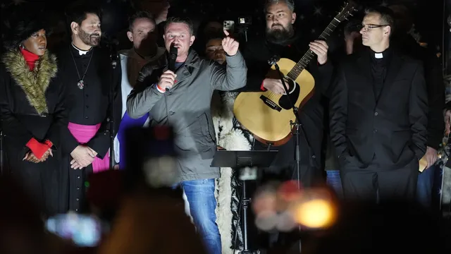 Tommy Robinson draws only 1,000 attendees to Christmas concert in London