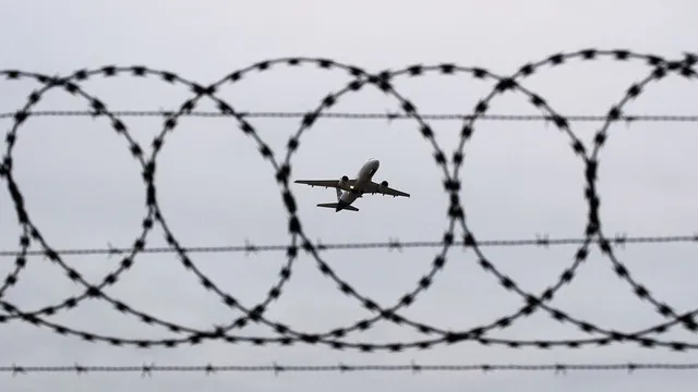 Peaceful protests against deportations held at Cologne/Bonn and Düsseldorf airports in Germany