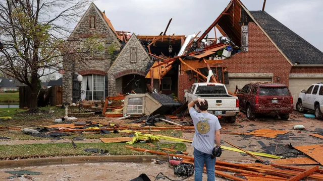Severe storms threaten millions with tornadoes and flooding in the Midwest