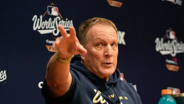 Milwaukee Brewers manager Pat Murphy jokes about rough flight piloted by pitcher Quinn Priester's uncle