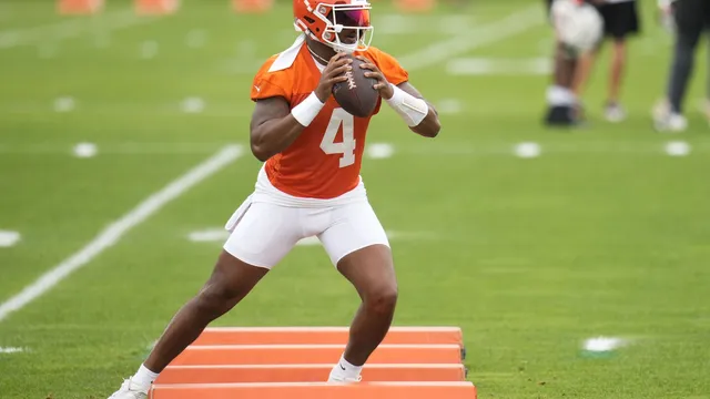 Cleveland Browns Training Camp Kicks Off with Familiar Faces and New Dynamics