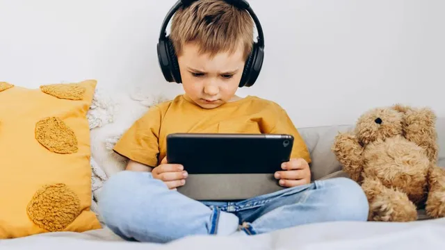 Aunt Worried About Nephew's iPad Addiction