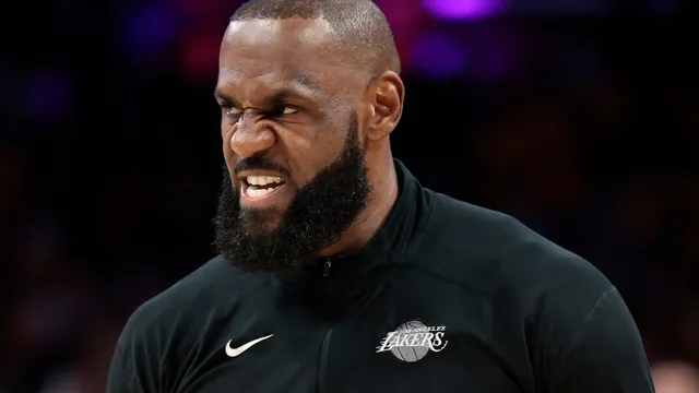 LeBron James breaks Kareem Abdul-Jabbar's field goals record amid injury and loss