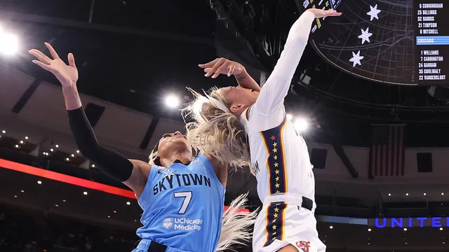 DiJonai Carrington ejected for controversial foul against Sophie Cunningham