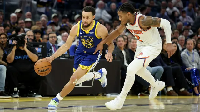 LeBron James suffers quad injury during Lakers win over Hawks