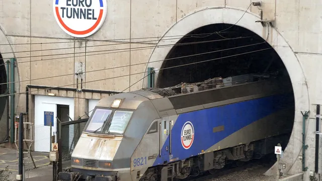 Eurotunnel breakdown causes long delays at Calais
