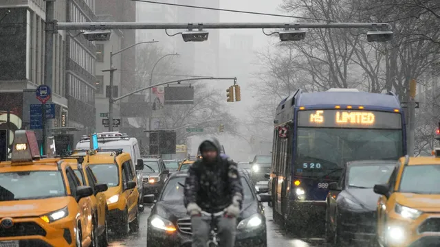 New York city forces drivers to pay new tax for entering manhattan