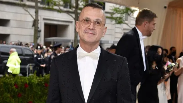 Fashion executive apologizes for grabbing PETA protesters at New York Fashion Week