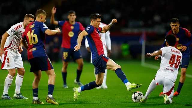 Robert Lewandowski reaches 100 Champions League goals with Barcelona's victory
