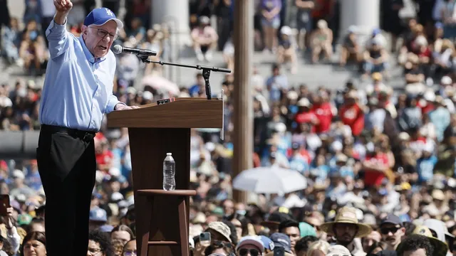Bernie Sanders rallies 36,000 supporters in Los Angeles against oligarchy