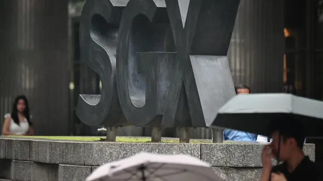 Singapore stocks plunge as Middle East crisis worsens