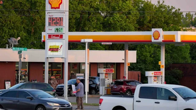 Energy Secretary predicts gas prices won't drop below $3 until 2027