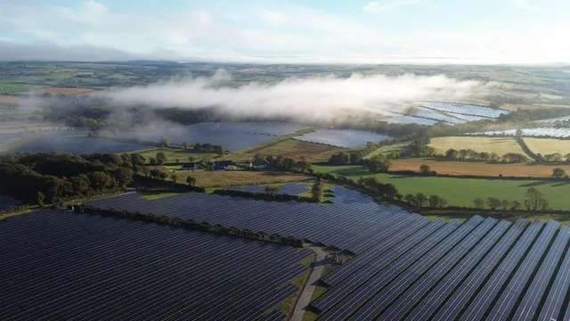 European Investment Bank invests €260 million in Irish solar projects