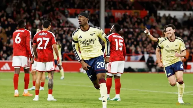Manchester United draw 1-1 at Leeds United, extending winless run to six games