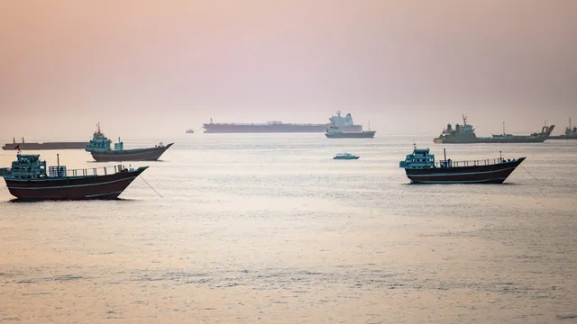 Saudi Arabia boosts oil exports as market fears shift to glut