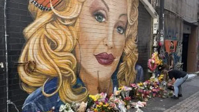 Tennessee governor proposes renaming airport after Dolly Parton