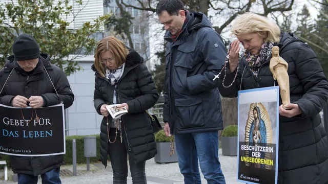 New Jersey criminalizes prayers outside abortion centers
