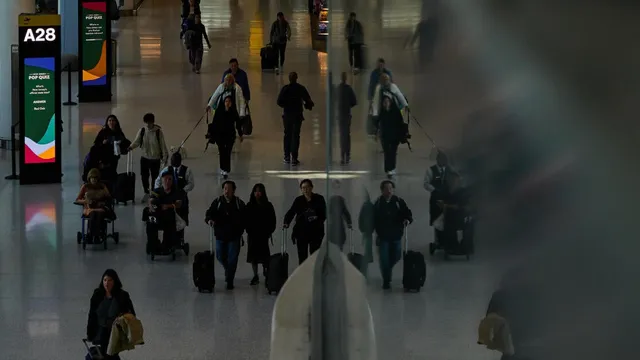 Spring break travel surges despite rising airfare costs
