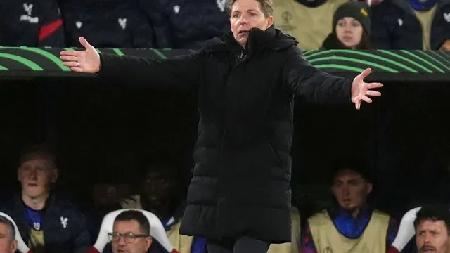 Oliver Glasner questions Crystal Palace fans' reaction to Mateta's return