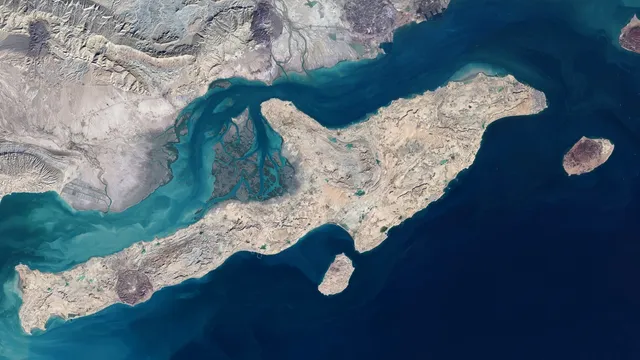 U.S. military strikes Iranian sites amid escalating tensions