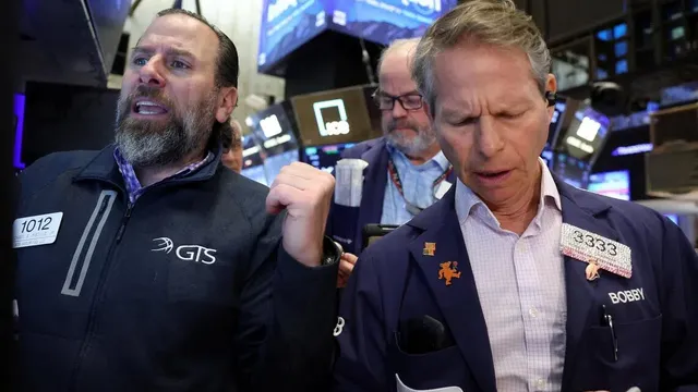 S&P 500 climbs as tech stocks recover from AI jitters