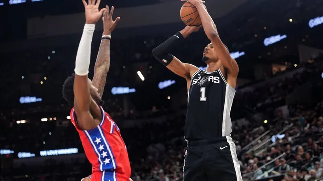 Victor Wembanyama injures rib but X-rays come back negative