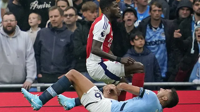 Rodri Injured in First Half of Man City vs Arsenal Clash