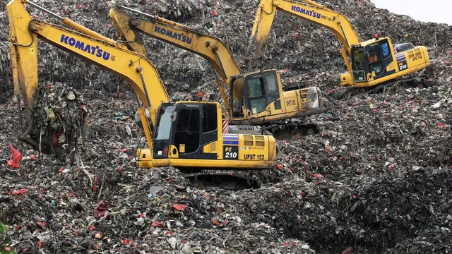 Garbage avalanche kills five at Indonesia's largest landfill